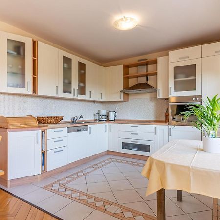 Apartment Luno Каштела Екстер'єр фото