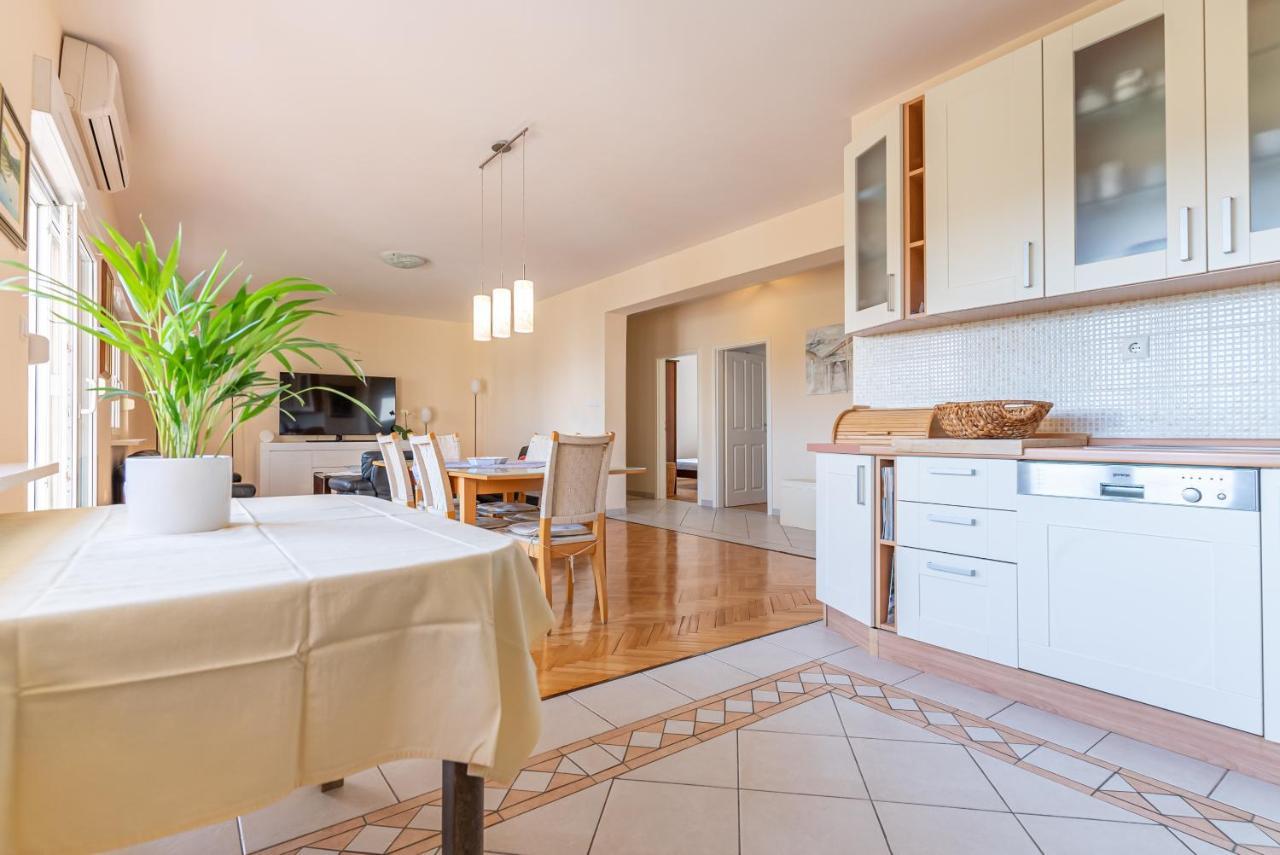 Apartment Luno Каштела Екстер'єр фото