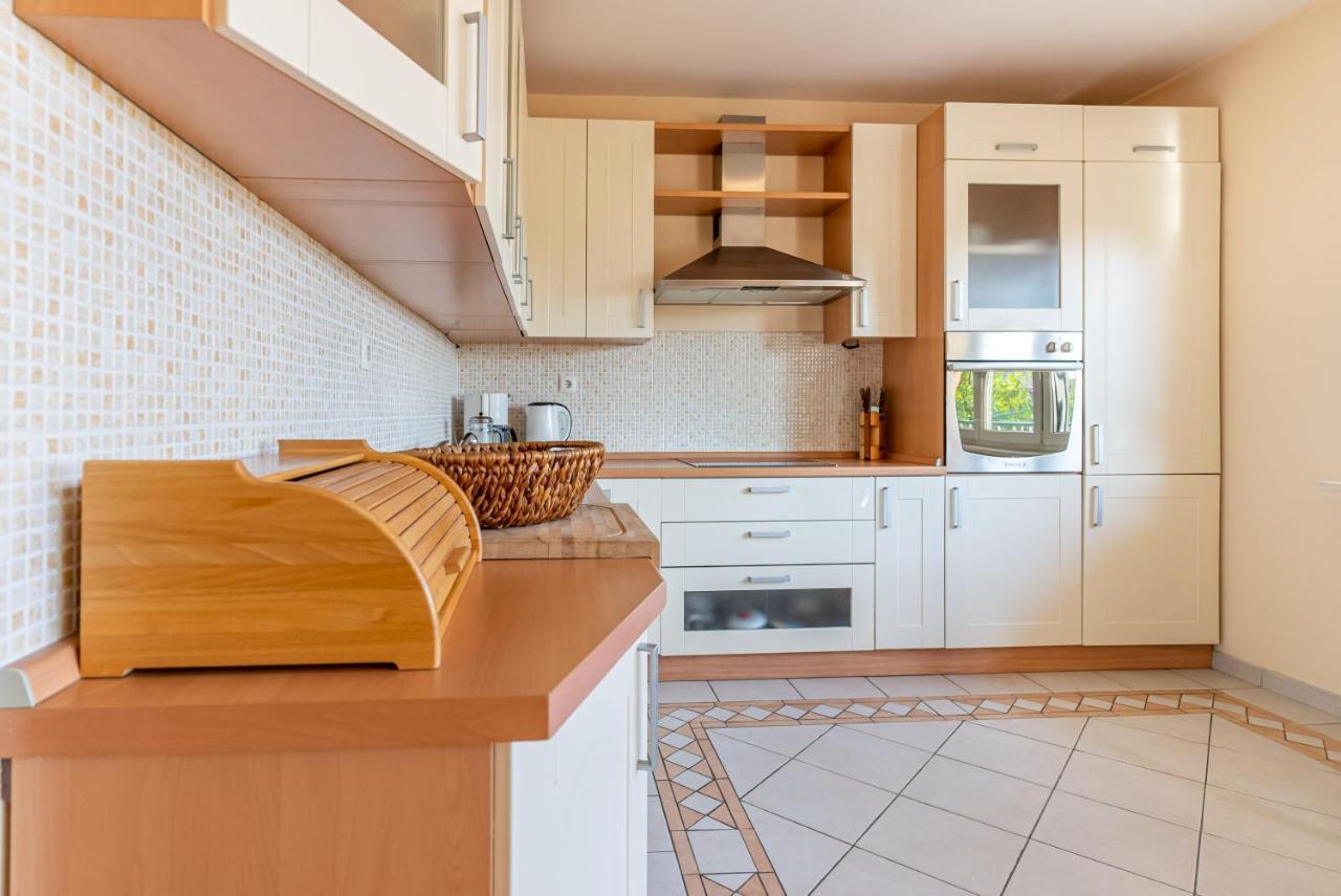 Apartment Luno Каштела Екстер'єр фото