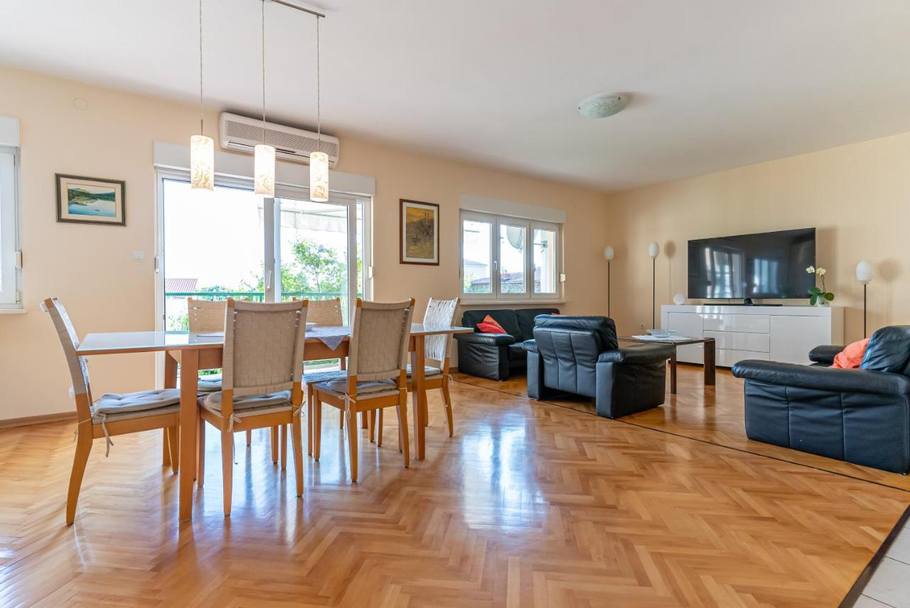 Apartment Luno Каштела Екстер'єр фото