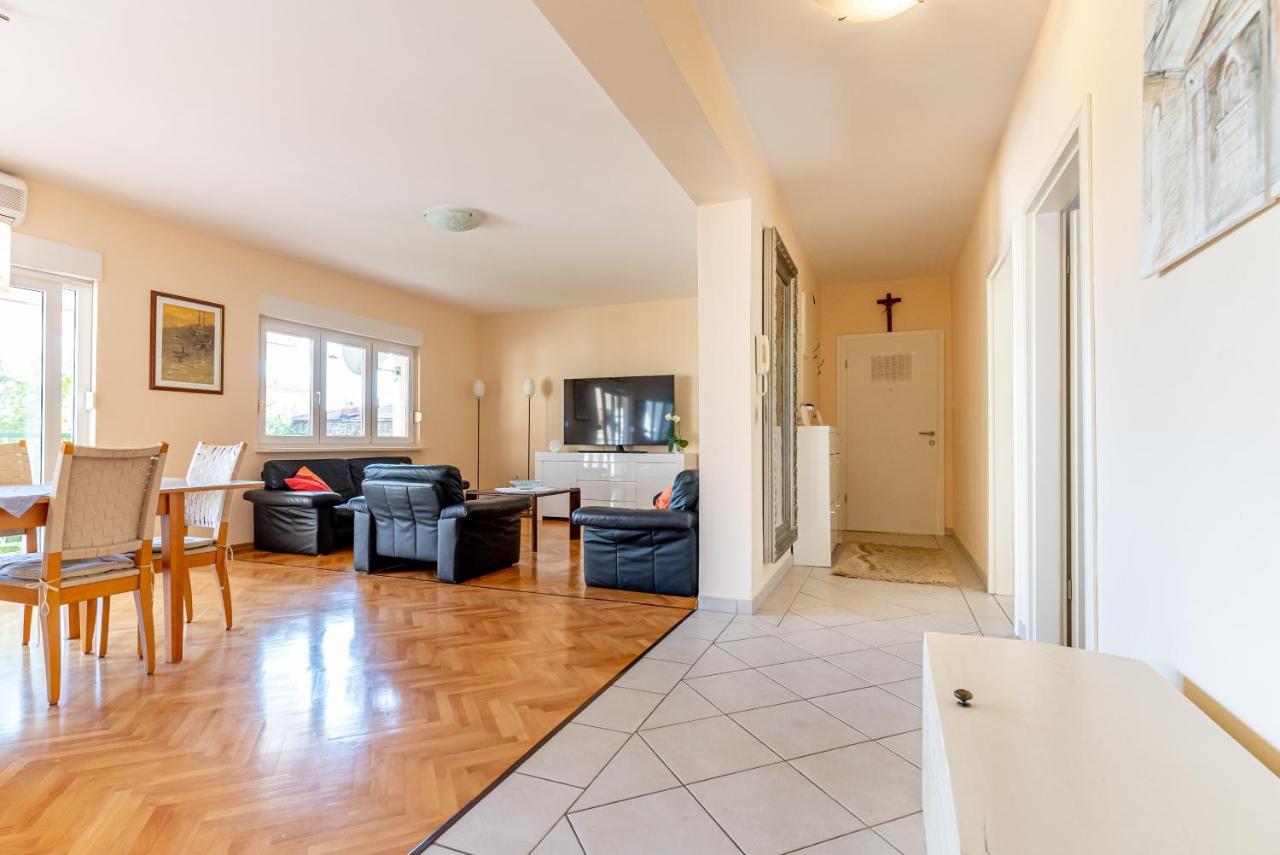 Apartment Luno Каштела Екстер'єр фото