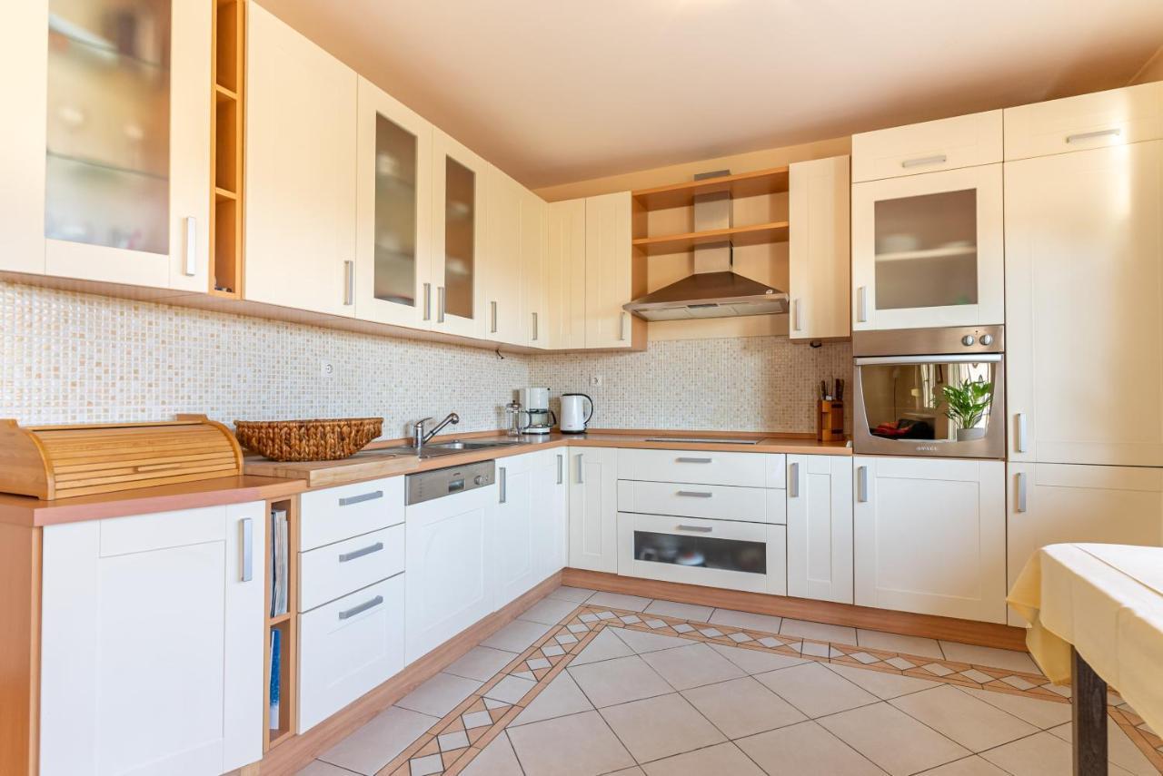 Apartment Luno Каштела Екстер'єр фото