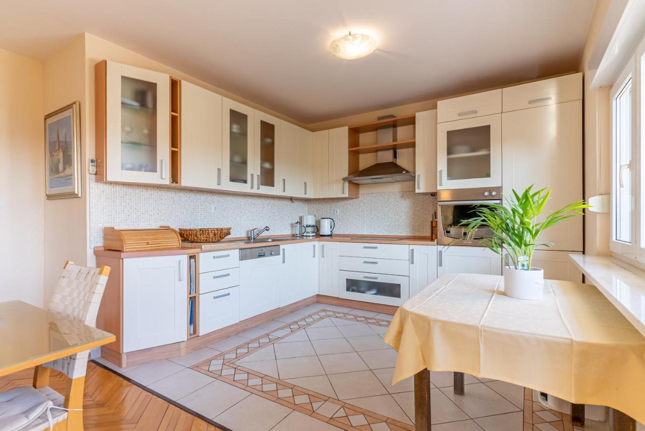 Apartment Luno Каштела Екстер'єр фото