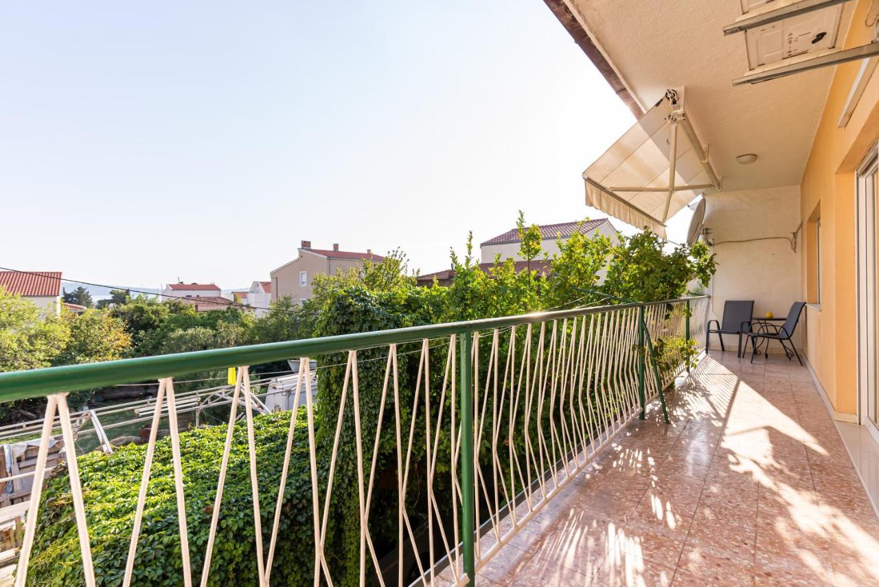 Apartment Luno Каштела Екстер'єр фото
