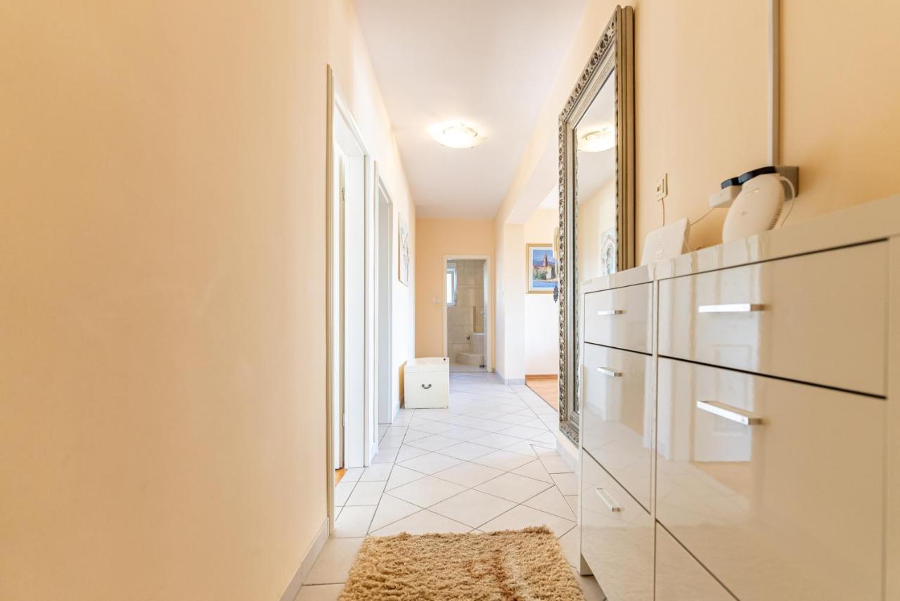 Apartment Luno Каштела Екстер'єр фото